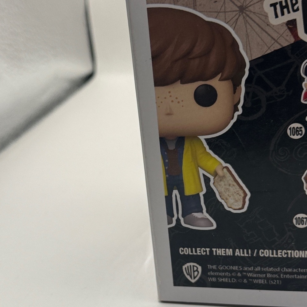 Funko Pop The Goonies Mikey with Yellow Jacket - Picture 8 of 11